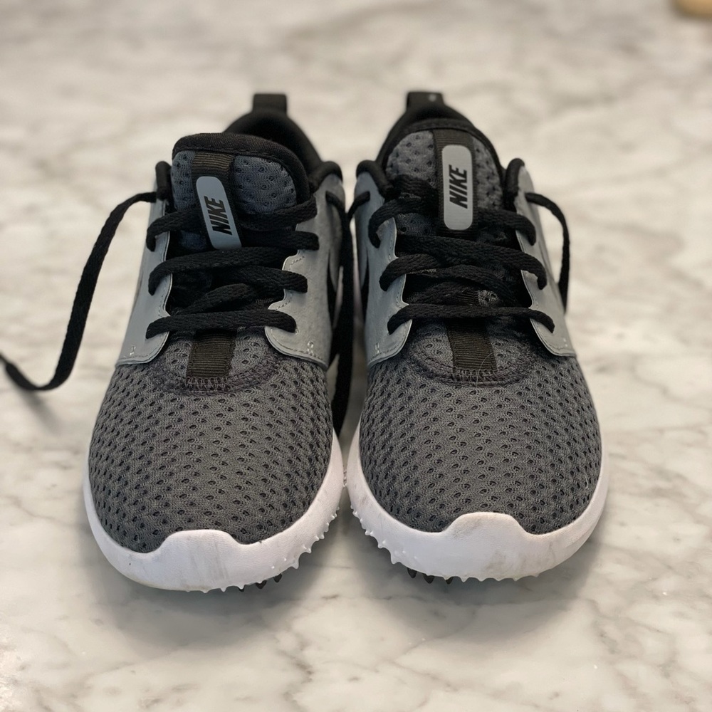 NIKE Golf Boys, Roche G. Like NEW! Perfect condition! Size 3.